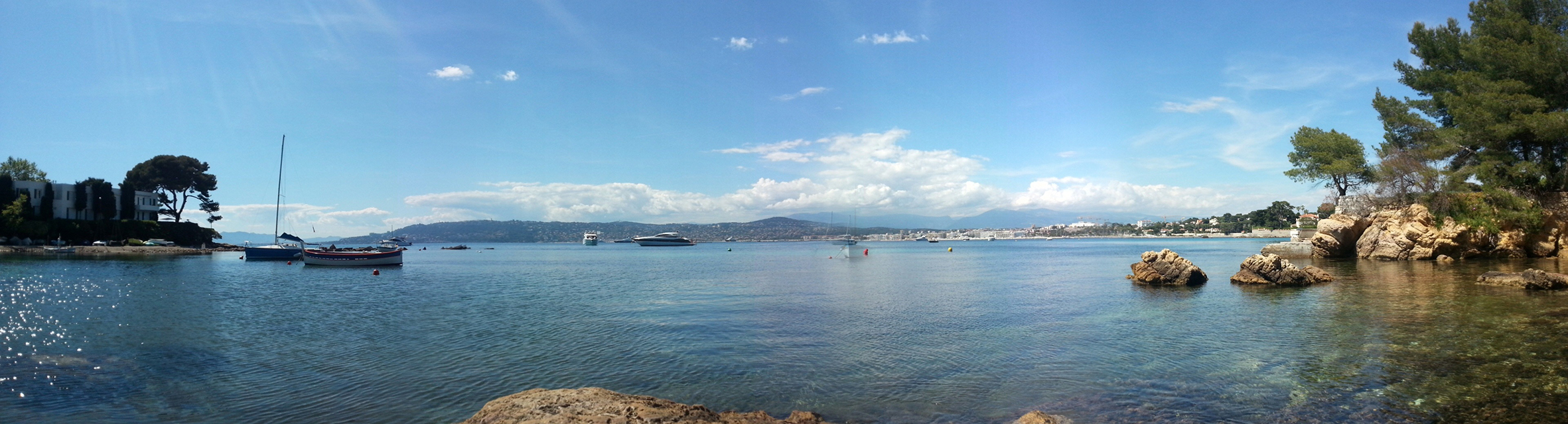 vue panoramique depuis le port de l'olivette