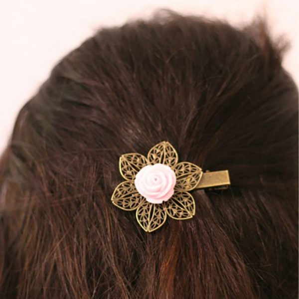 Barrette pince rose fleur mariage accessoire cheveu coiffure vintage par Divine et Féminine.