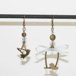 Boucles d'oreilles couple d'oiseaux bronze dépareillées par Divine et Féminine.