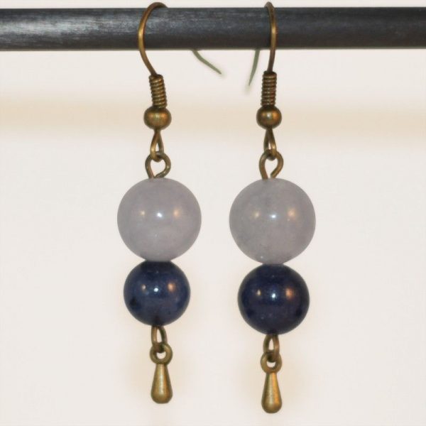 Boucles d'oreilles pendentes perles en pierre bleues (aigue marine et lapis lazuli) goutte aquatique en bronze par Divine et Féminine.