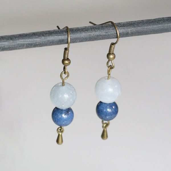 Boucles d'oreilles pierres bleues rondes Aigue marine et Lapis Lazuli par Divine et Féminine