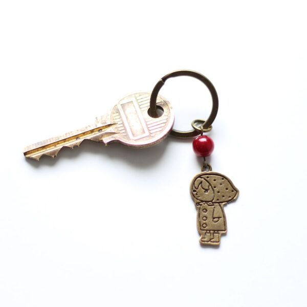 Porte clefs chaperon rouge bronze par Divine et Féminine.