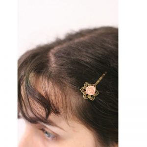 Petite barrette fleur rose crème nude accessoire coiffure mariage épingle cheveux métal bronze par Divine et Féminine.