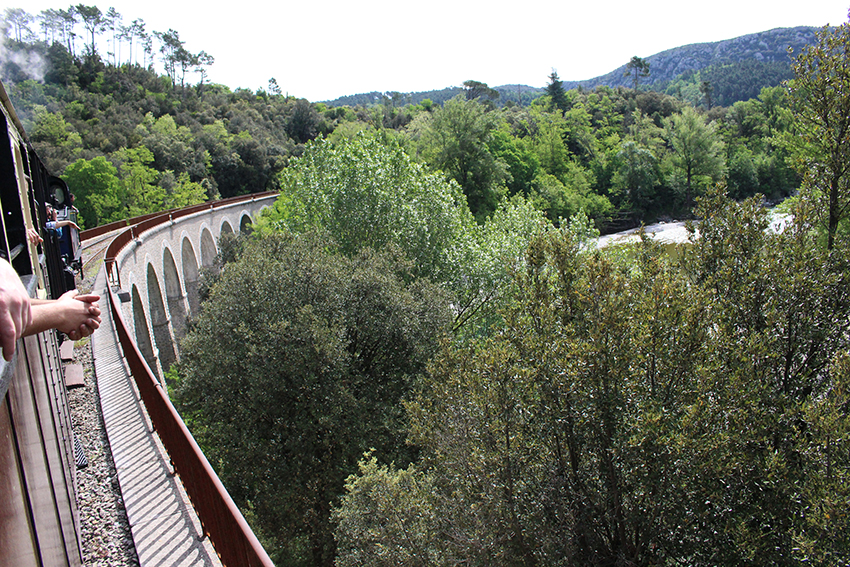 Viaduc de Mialet vu depuis le train à vapeur des Cévennes.