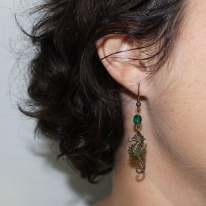 Boucle d'oreille hippocampe bronze par Divine et Féminine.