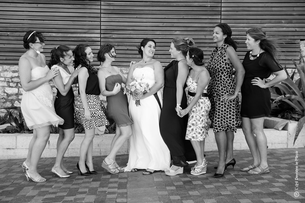 Mariage, photo de groupe entre amies.