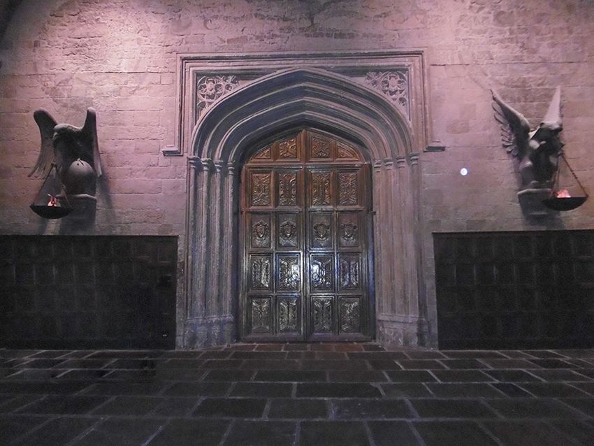 Porte de la grande salle au Studio Harry Potter de Londres.