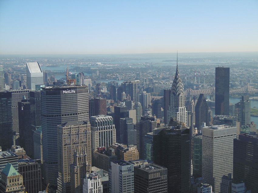 Vue sur le Chrysler Building depuis l'Empire State Building à New-York.