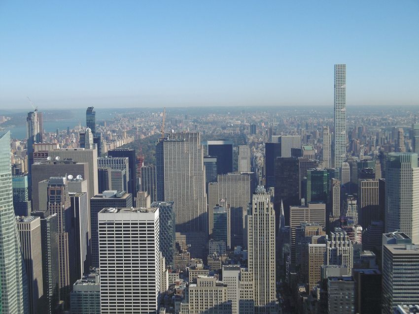 Vue sur Central Park et le Top of The Rock depuis l'Empire State Building à New-York.