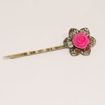 Petite barrette fleur rose foncé accessoire coiffure mariage épingle cheveux métal bronze par Divine et Féminine.