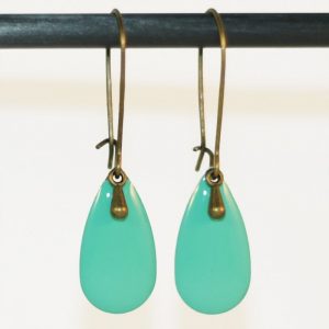 Boucles d'oreilles goutte en émail turquoise par Divine et Féminine.