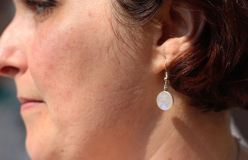 Boucles d'oreilles en argent et pierre de lune par Divine et Féminine.