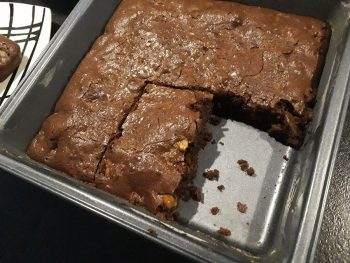 Brownie noix chocolat fondant et moelleux pour ravir toute la famille.