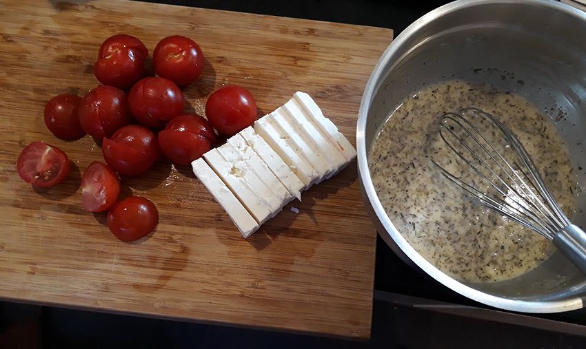 Tomates cerises et feta pour recette clafoutis courgette feta.