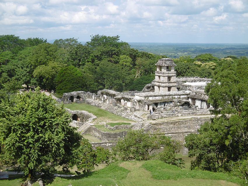 Vue sur les ruine du palais de Palenque au Mexique.