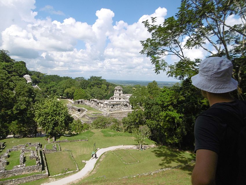 Visite des ruines de temples maya à Palenque au Mexique.