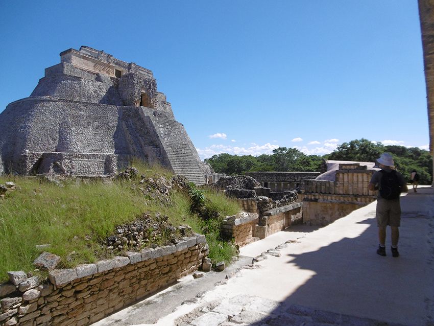 Pyramide du magicien devin à Uxmal, au Mexique.