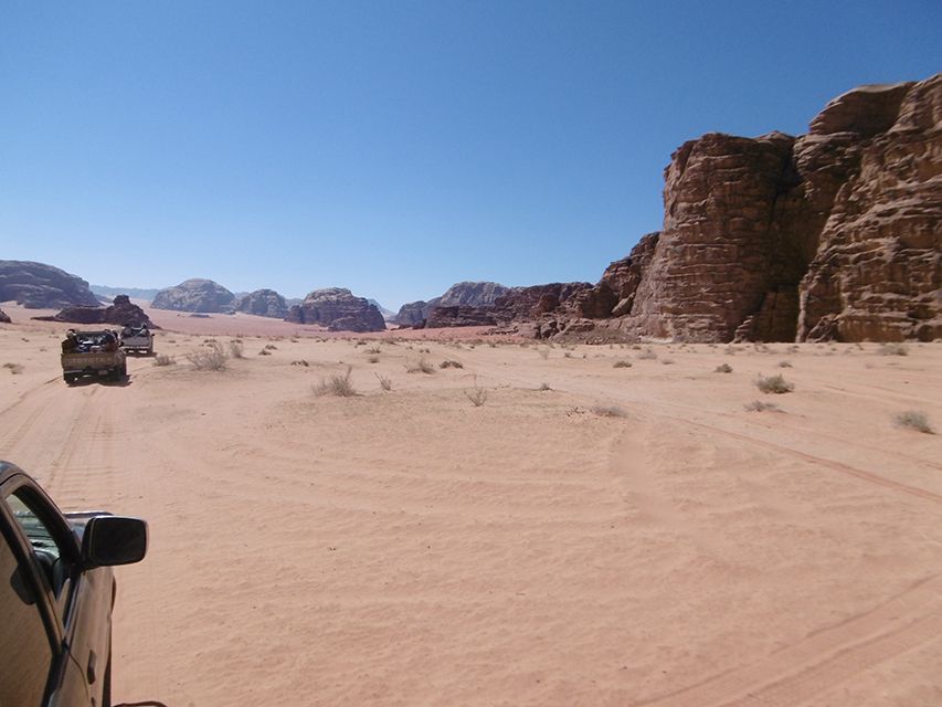 Excursion en 4x4 dans le désert du Wadi Rum en Jordanie.