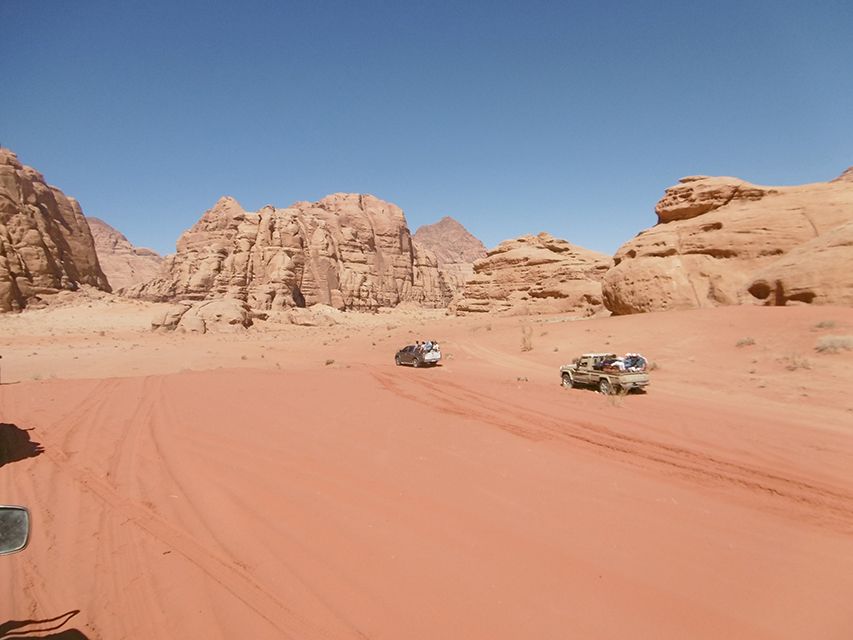 Excursion en 4x4 dans le désert du Wadi Rum en Jordanie.