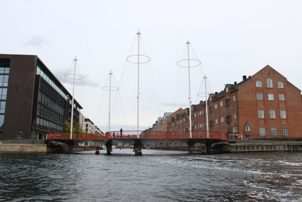 Cirkelbroen un pont amusant à Copenhague.