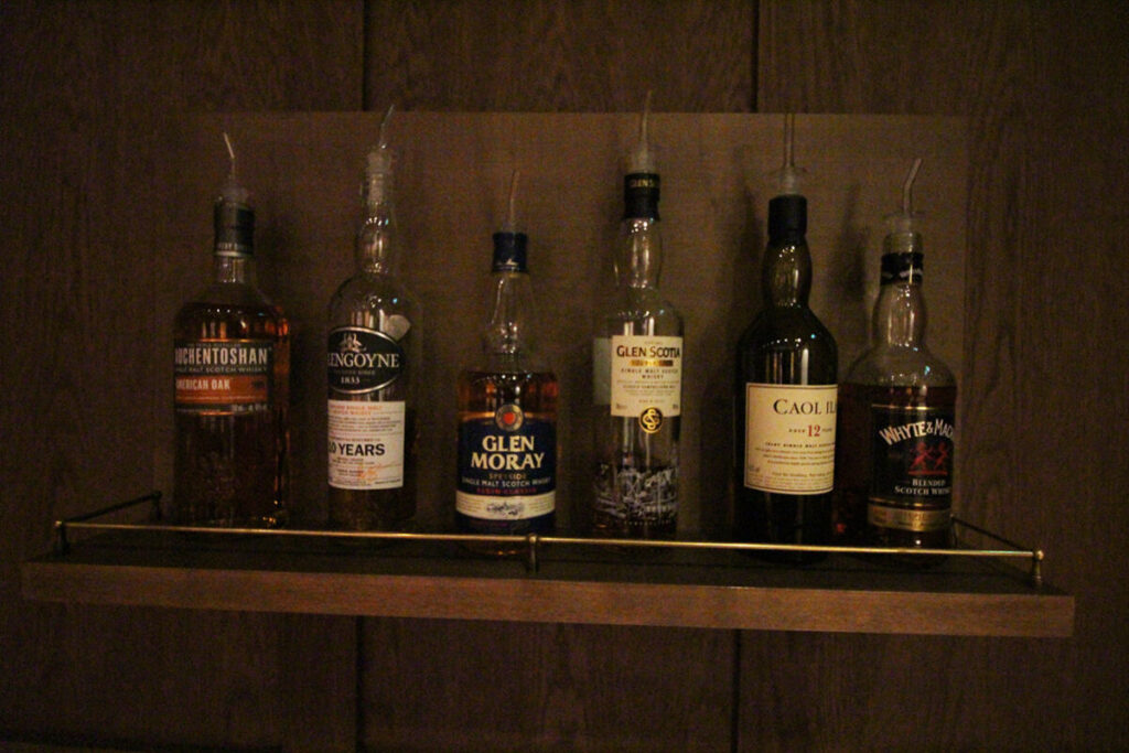 Dégustation de whisky à Edimbourg, dans le musée Scotch Whisky Experience.
