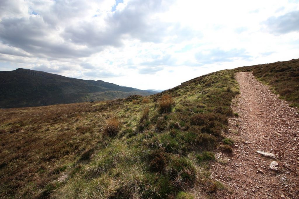 Petite randonnée en Écosse, sur le Suidhe Chuimein qui borde le loch Ness.