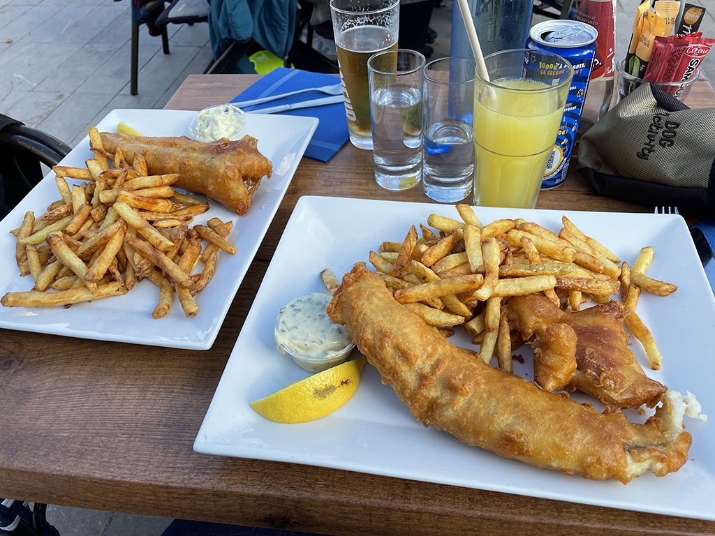 Fish and chips au Charlie's restaurant d'Antibes.