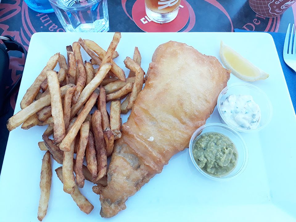 Fish and chips du Charlie's restaurant d'Antibes.