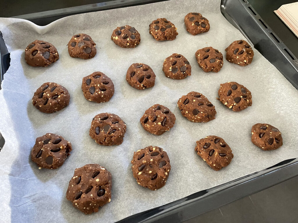 Cuisiner des cookies choco noix de coco moelleux et simples.