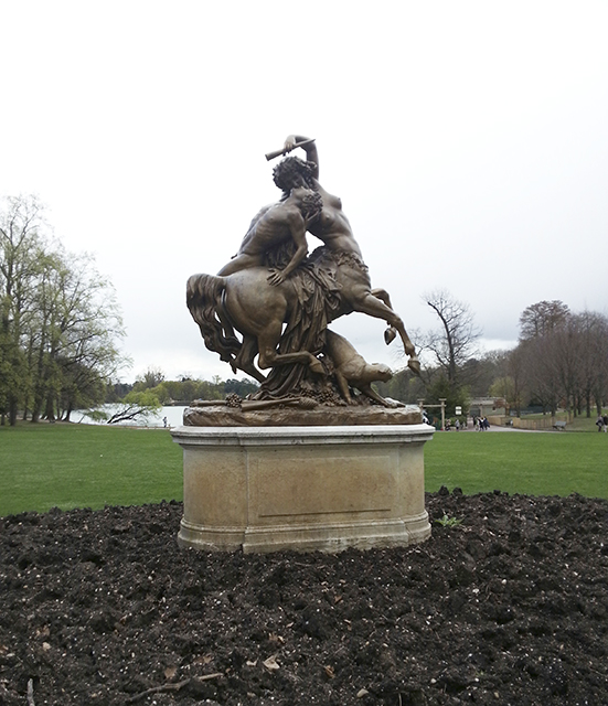 Visiter Lyon en 2 jours, la statue de la Centauresse et du Faune d'Augustin Courtet, dans le Parc de la Tête d'or