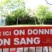 Pancarte don du sang "par ici on donne son sang".